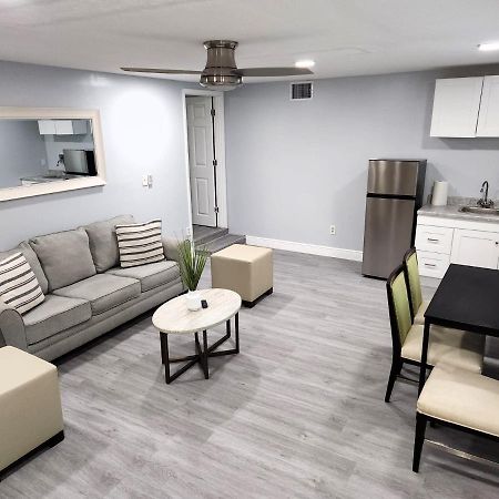 Cheerful Super Suite + 2 Queen + Sofa Bed Minutes From The Airport! Tampa Eksteriør bilde